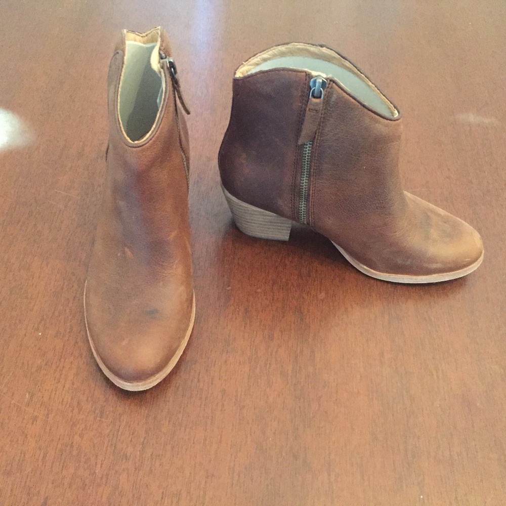 Koolaburra women's Notela boot size 6 brown bootie NIB never worn new in box